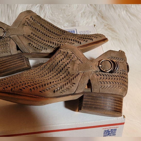 Vince Camuto Campina Bootie Tan Size 6 1/2 M - Picture 9 of 11